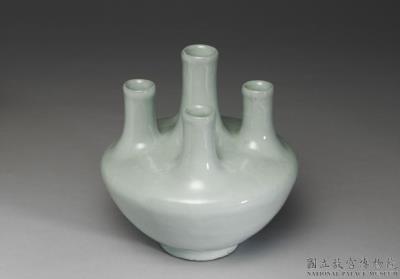 图片[2]-Flower vase with five-neck body in green glaze, Qing dynasty, Qianlong reign (1736-1795)-China Archive